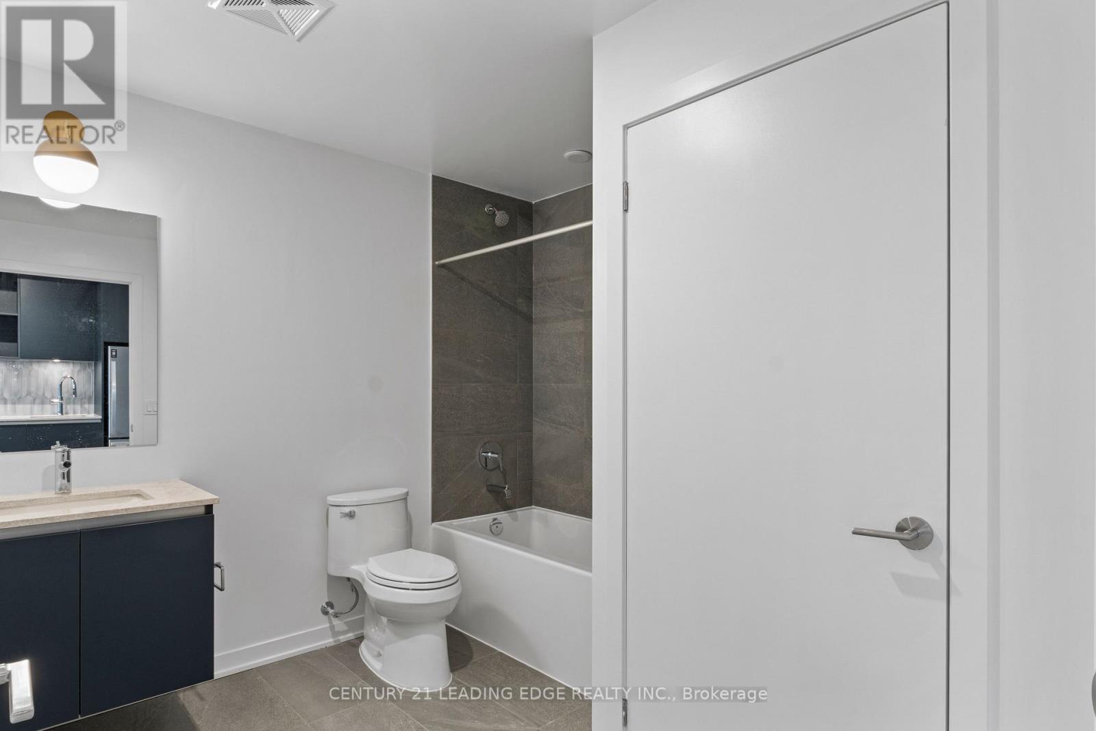 614 - 395 DUNDAS STREET W