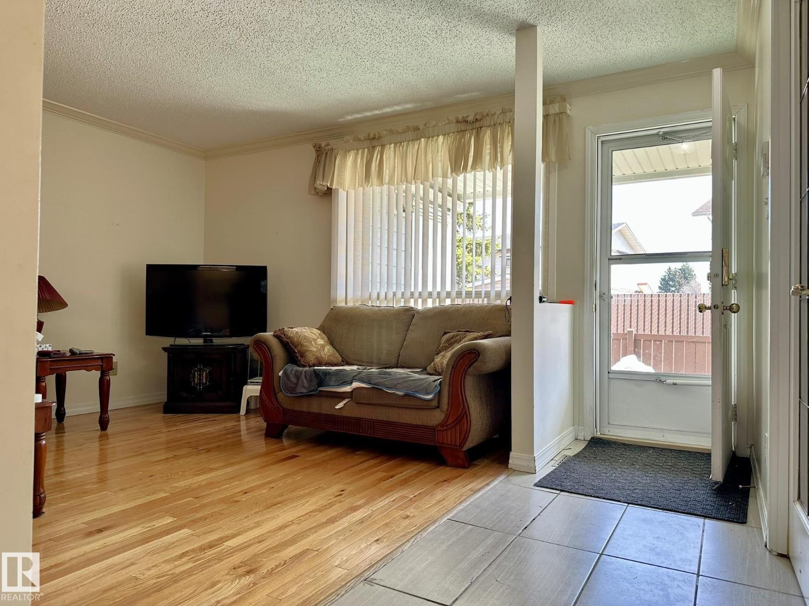 2304 151 AV NW