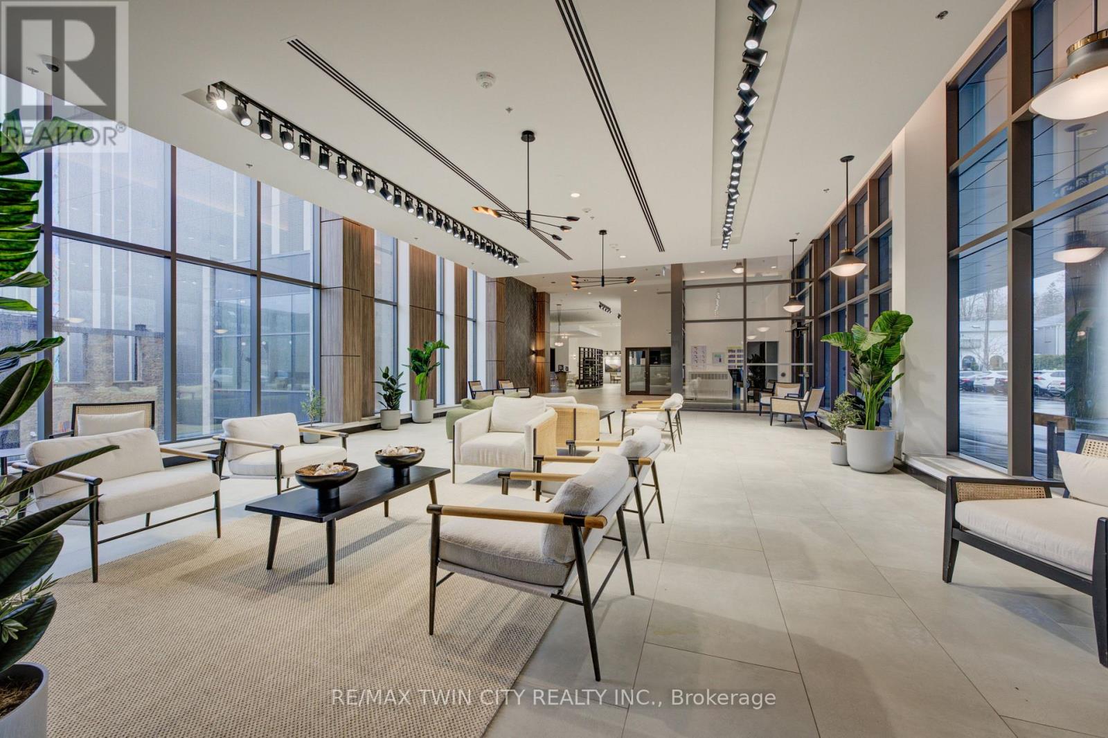 609 - 50 GRAND AVENUE S