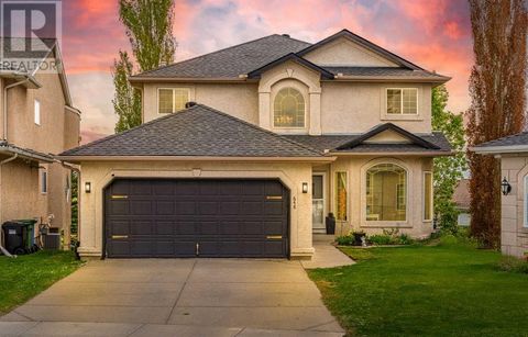 648 Scimitar Bay NW Calgary AB T3L2B2