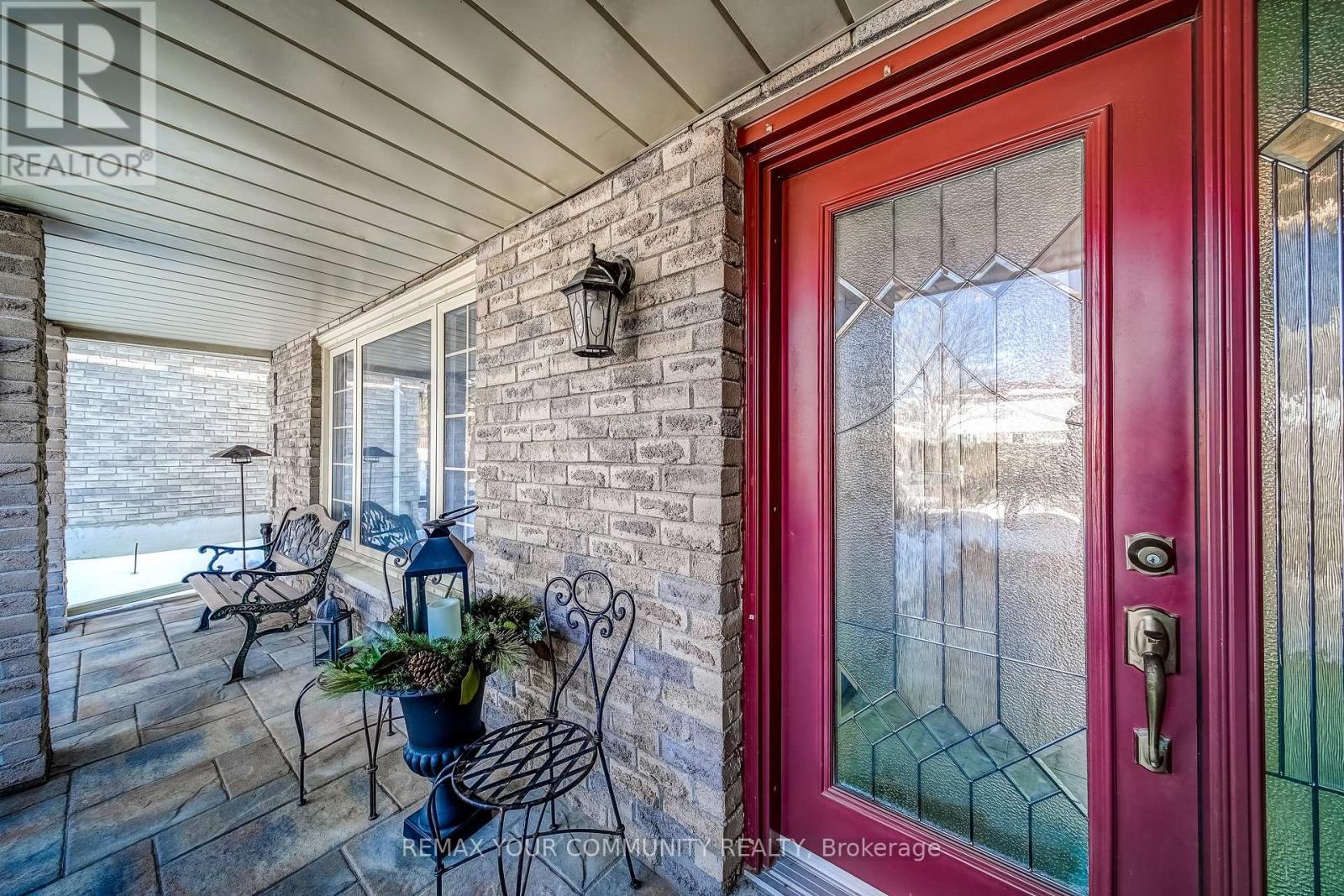 911 FERNDALE CRESCENT