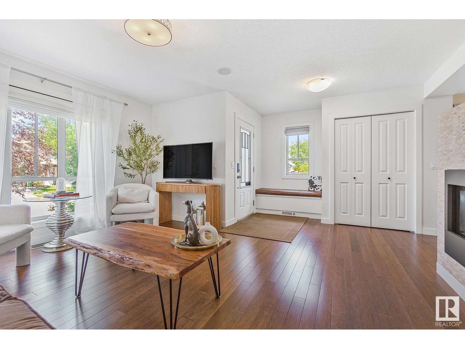 2121 AUSTIN LINK SW