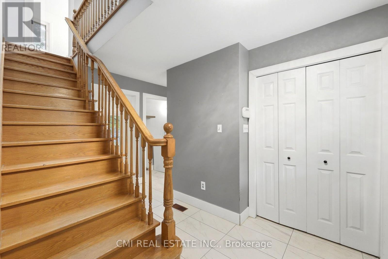 6 JOHN PLACE
