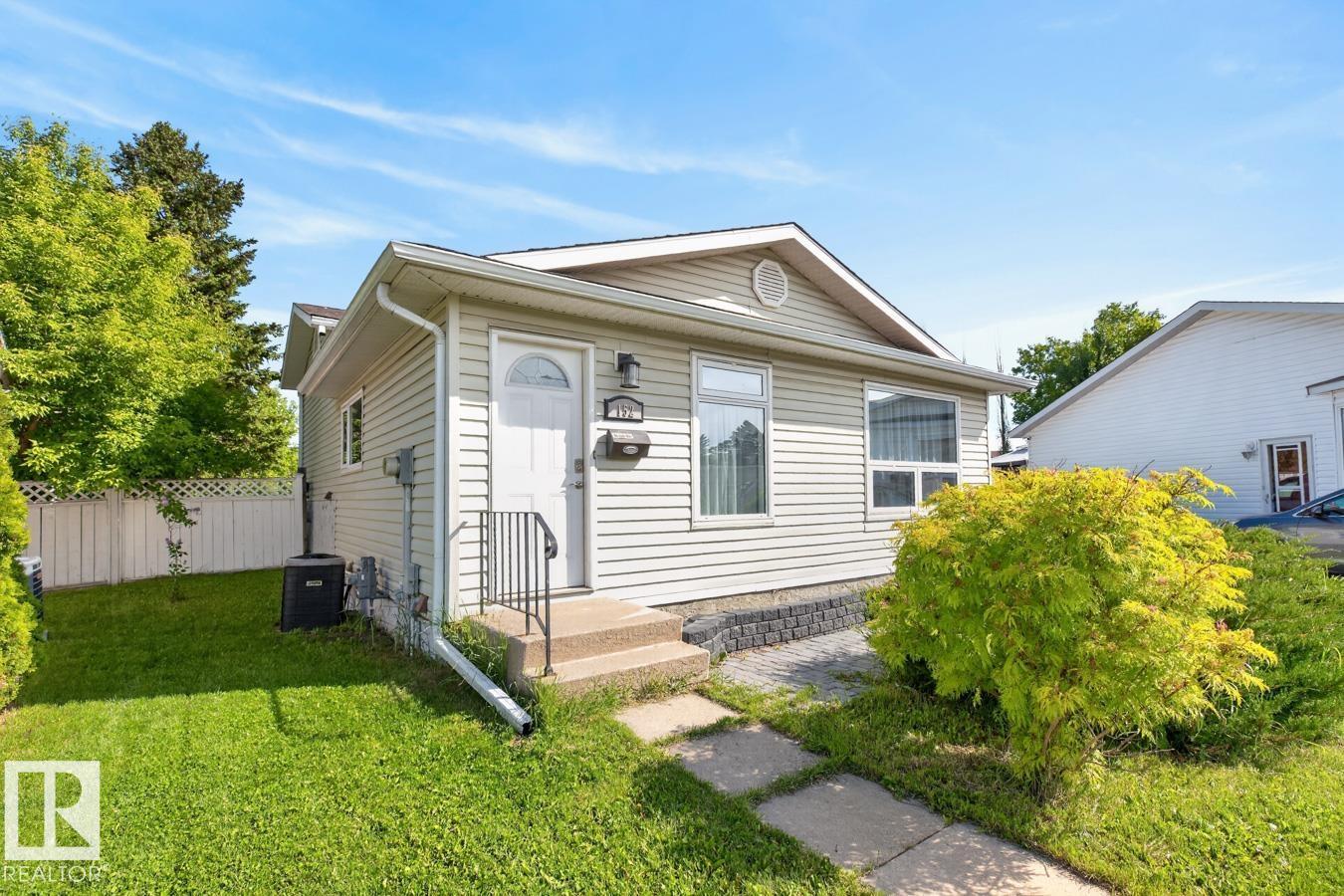 152 WARWICK RD NW