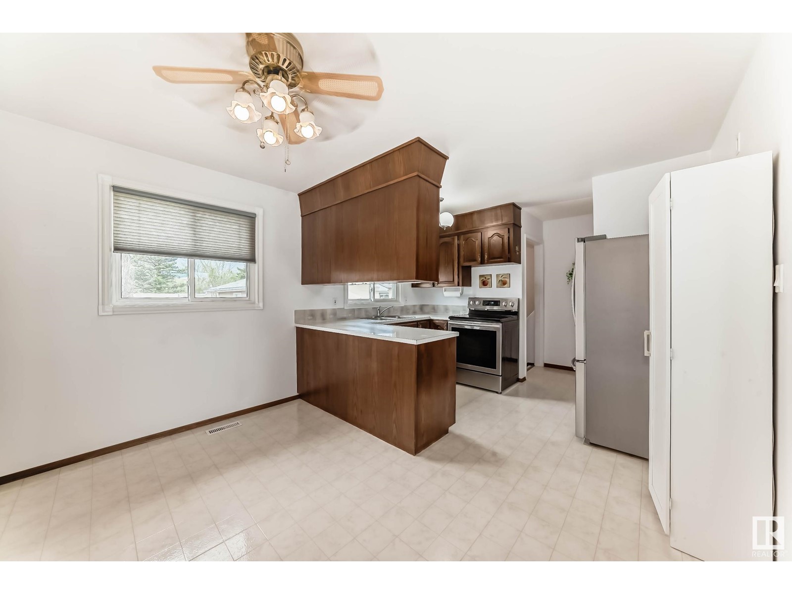 15004 96 ST NW