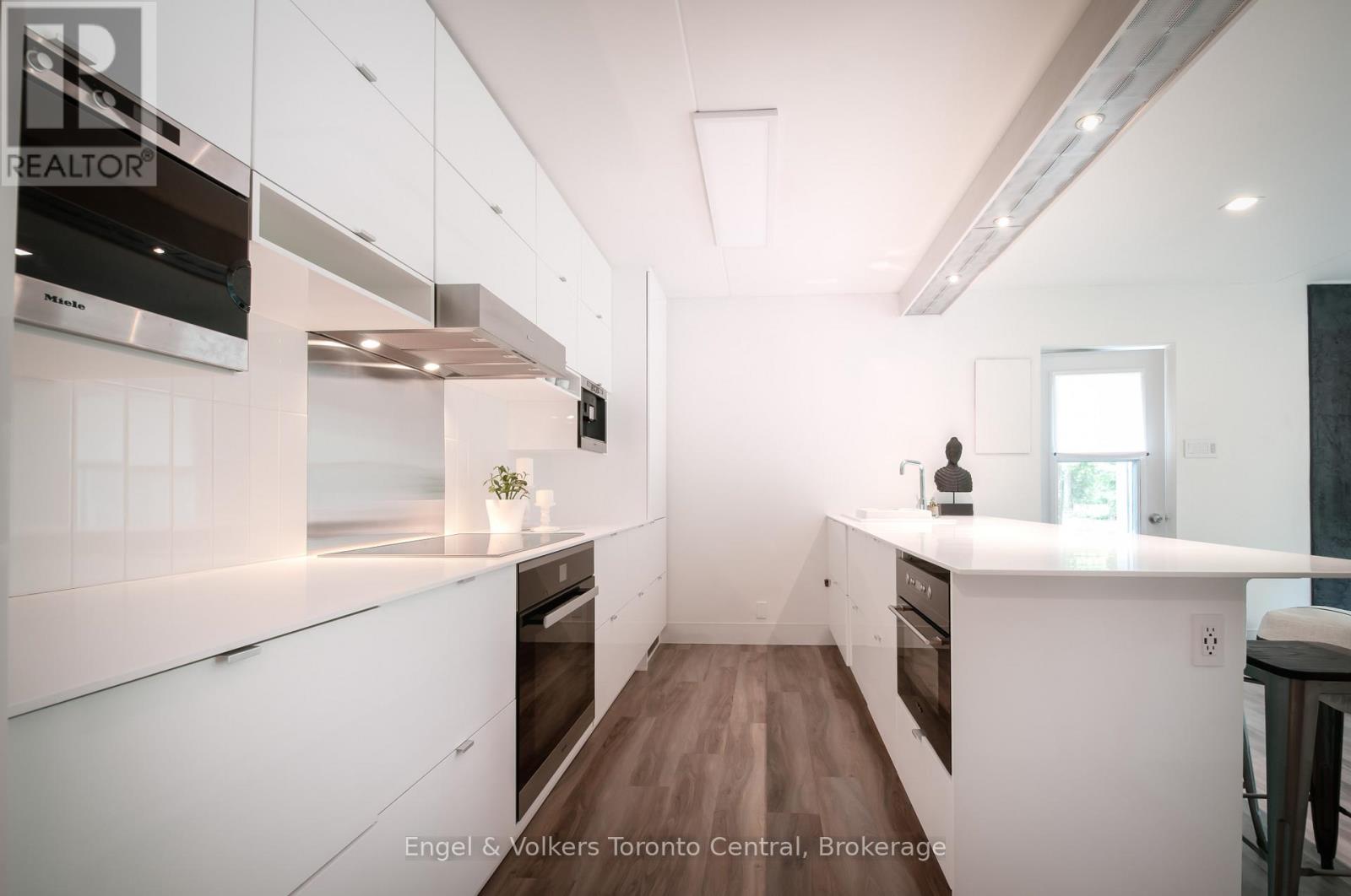 50 - 19 DAWSON DRIVE