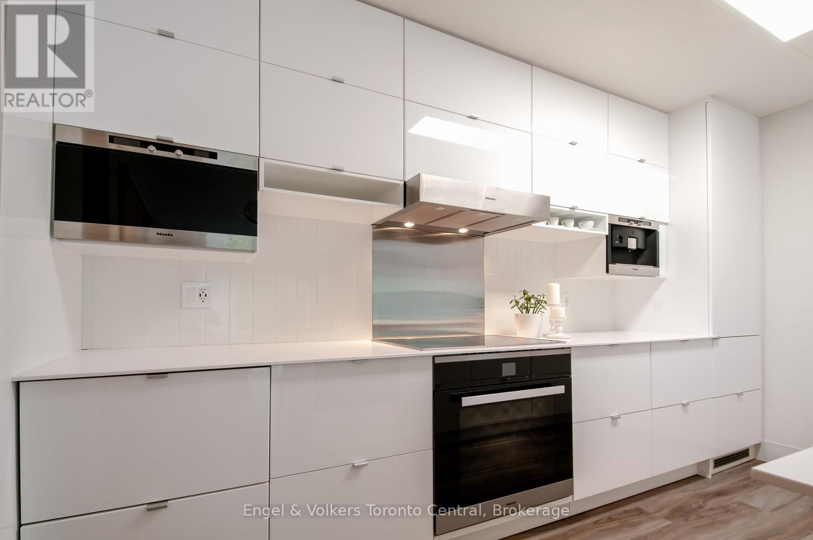 50 - 19 DAWSON DRIVE