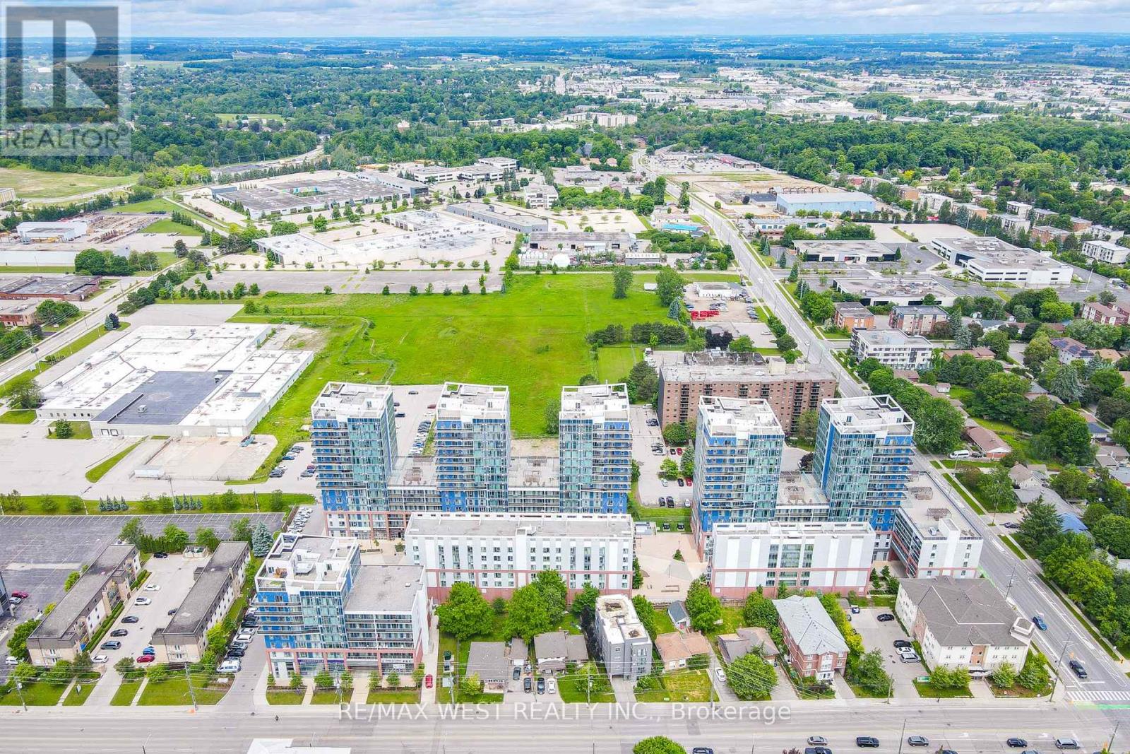 211-213 - 130 COLUMBIA STREET W