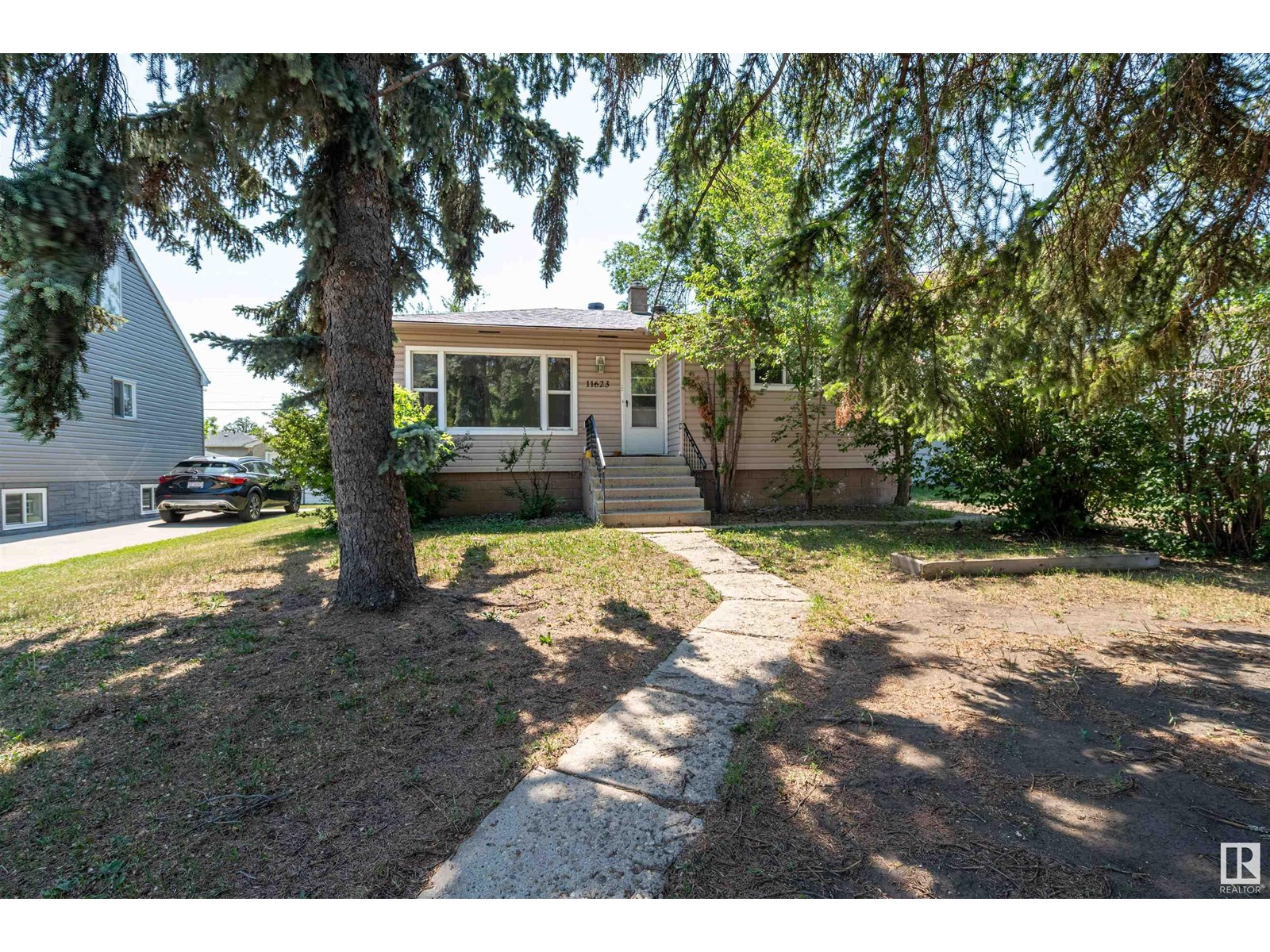 11623 112 AV NW