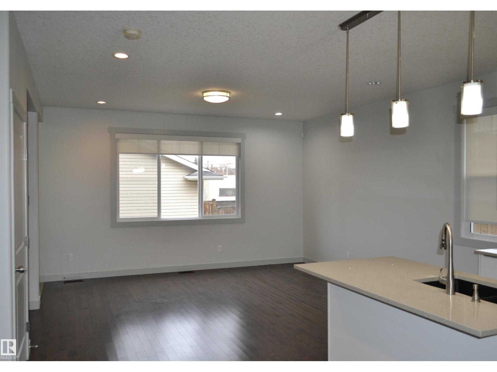 8952 81 AV NW