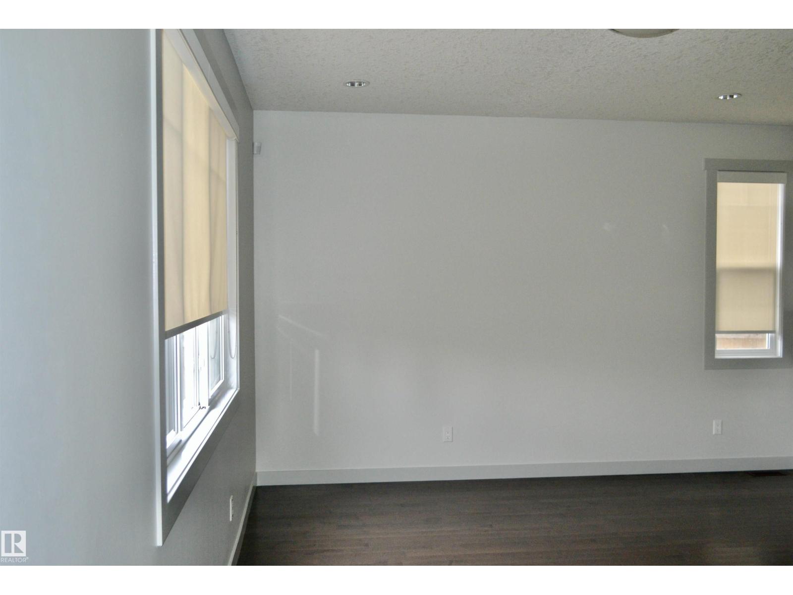 8952 81 AV NW