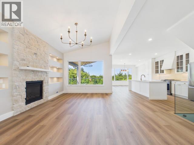 4835 LESLEY CRES