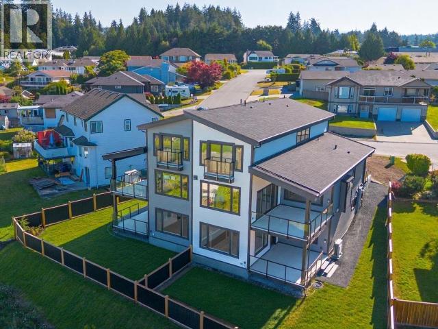 4835 LESLEY CRES