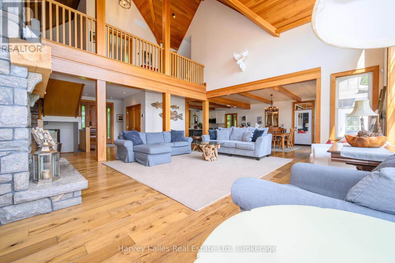 1045 LAKESHORE DRIVE
