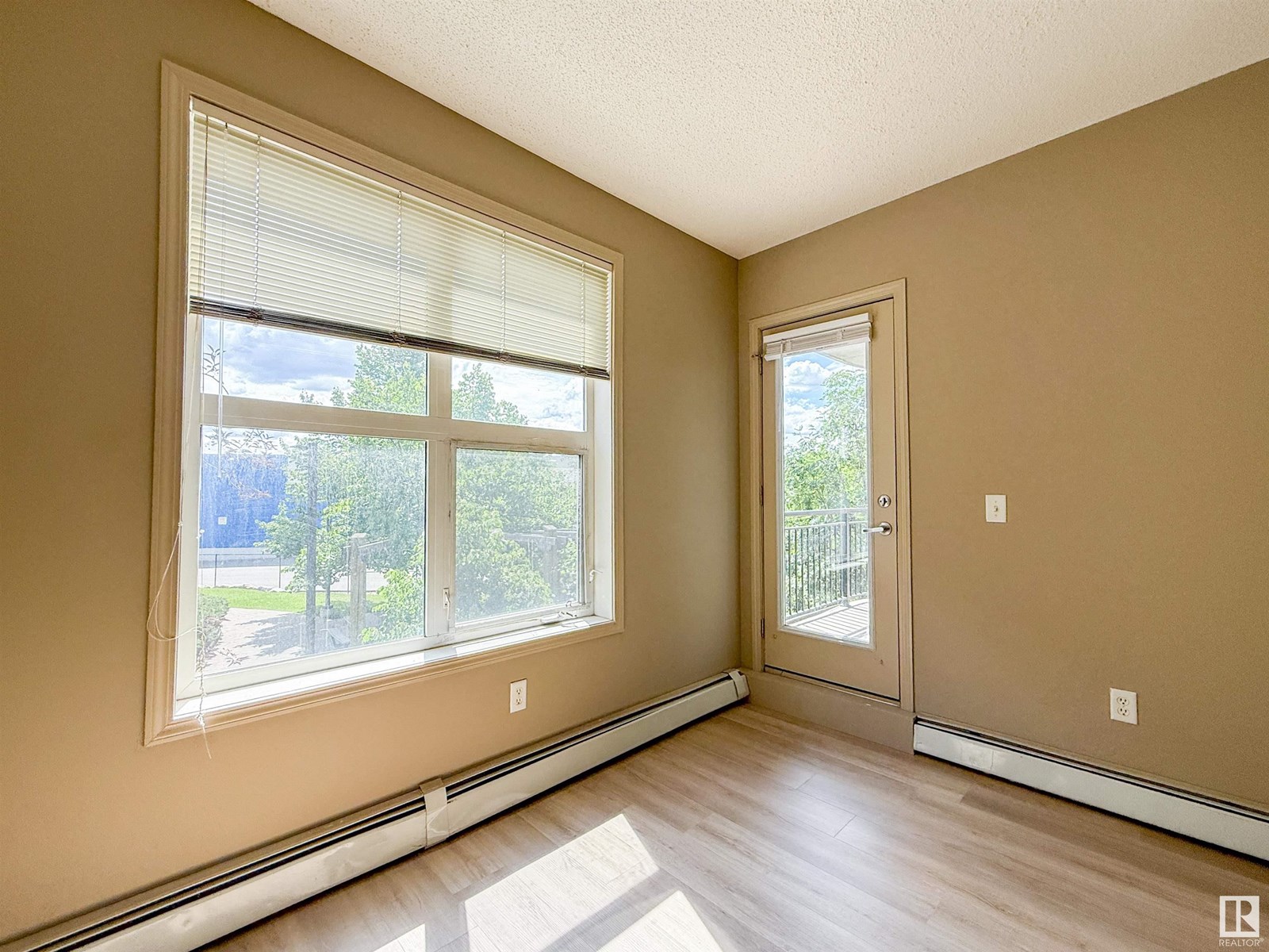 #1-206 4245 139 AV NW