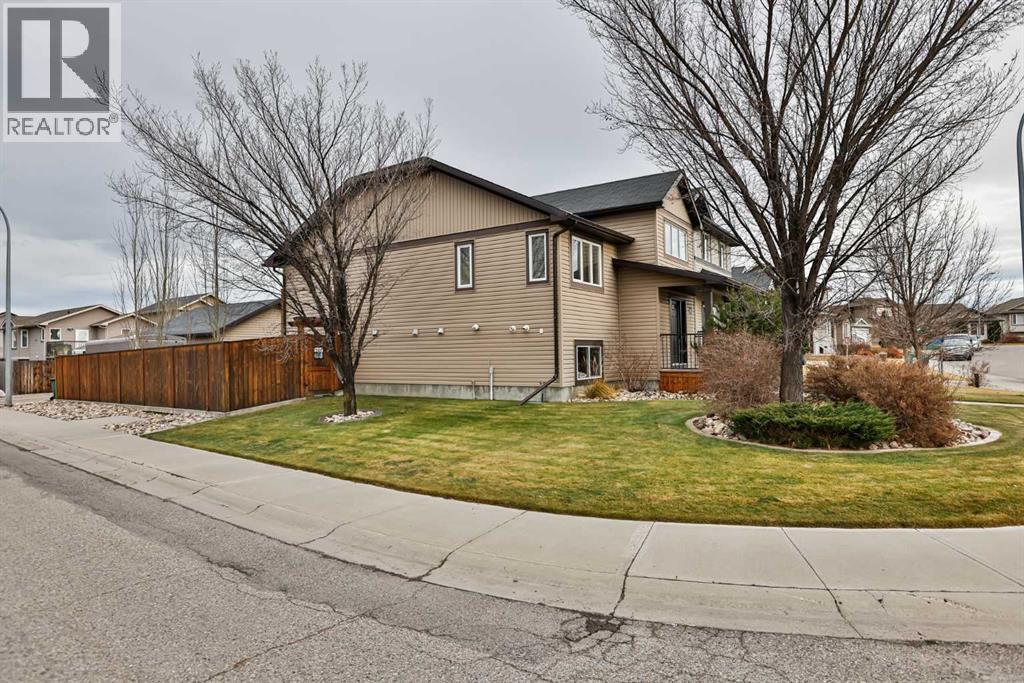 532 Silkstone Crescent W