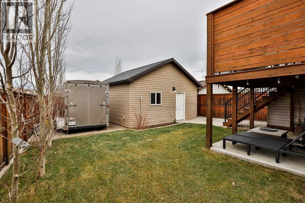 532 Silkstone Crescent W