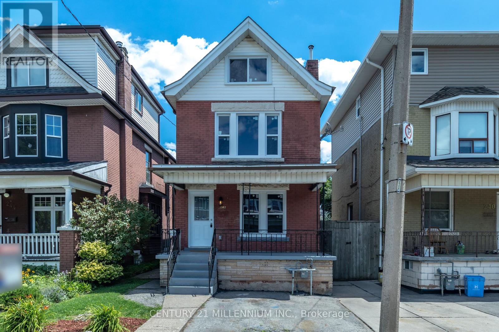Photo 1 of 31 — 242 BALMORAL AVENUE N, Hamilton (Crown Point), ON L8L7S2