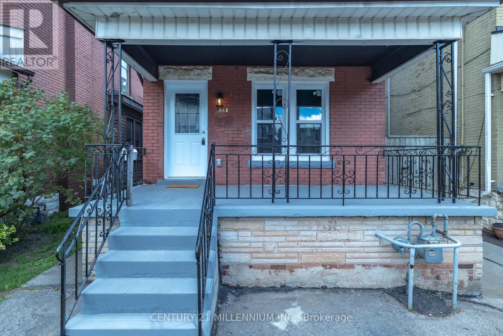 242 BALMORAL AVENUE N