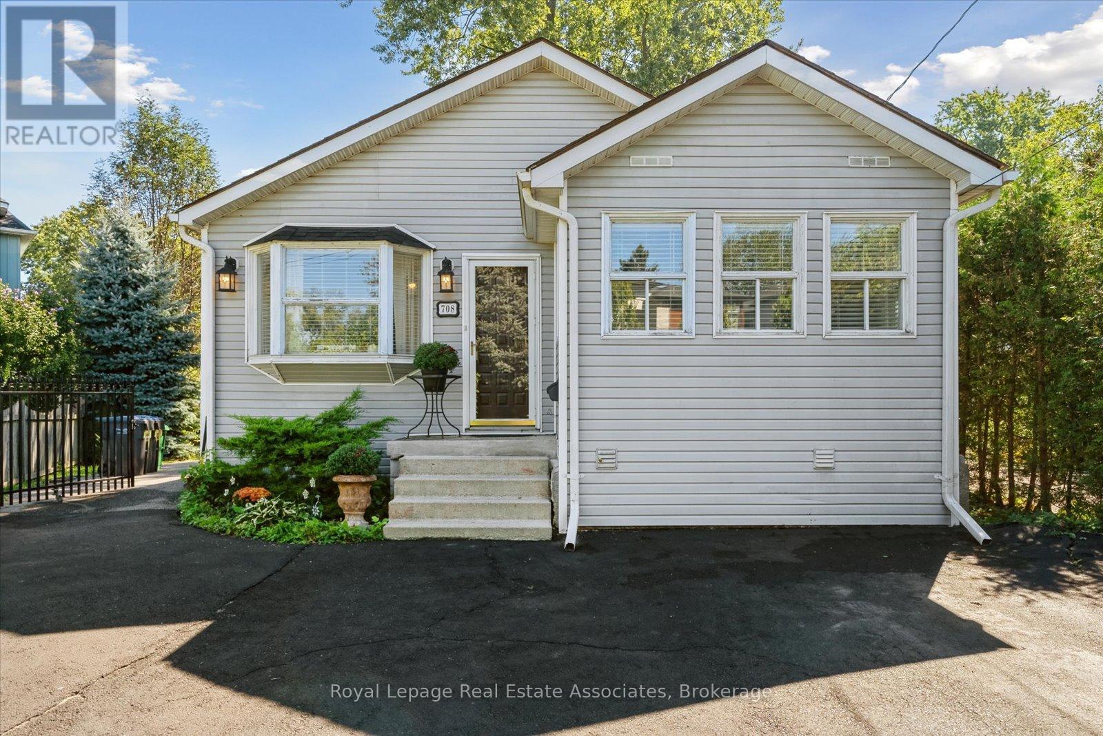 708 MONTBECK CRESCENT