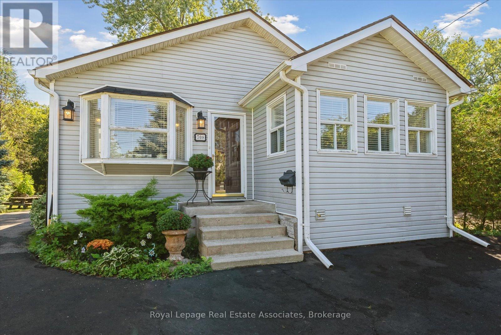 708 MONTBECK CRESCENT