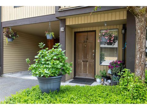 29 2998 MOUAT DRIVE Abbotsford BC V2T4E6