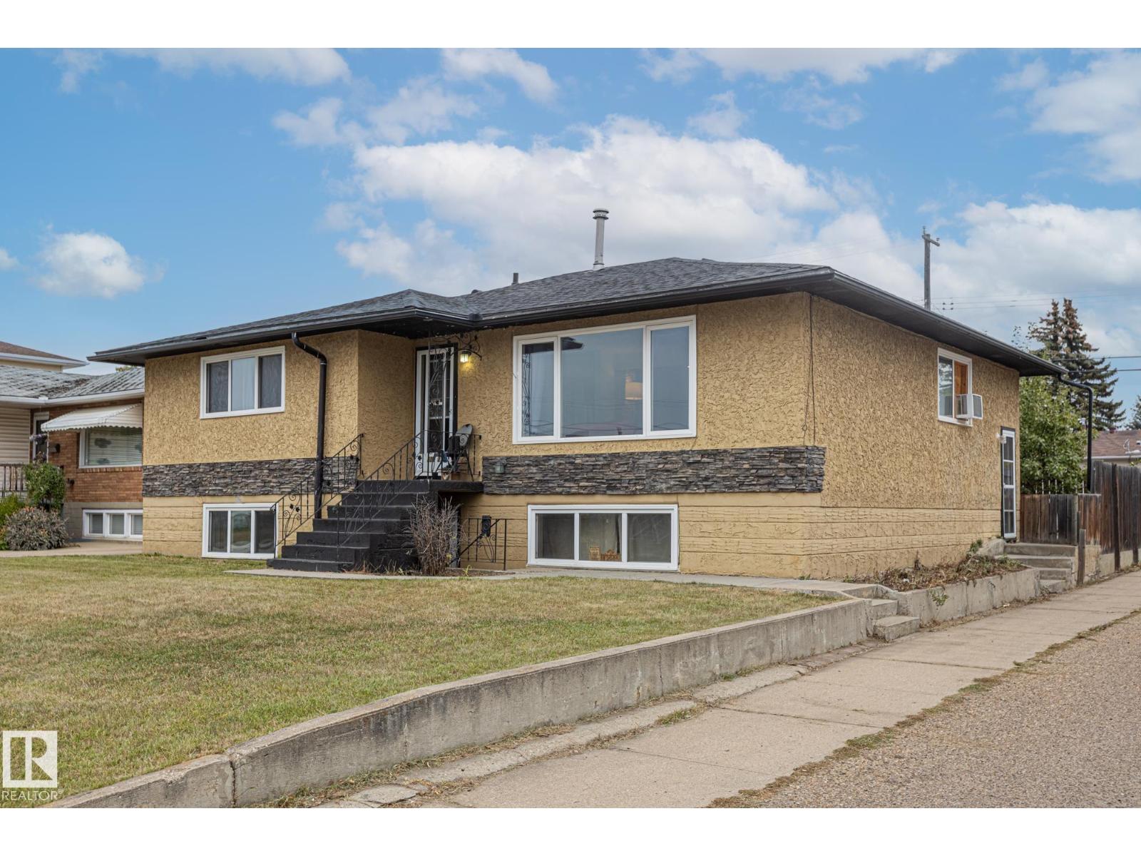 12903/12905 96 ST NW