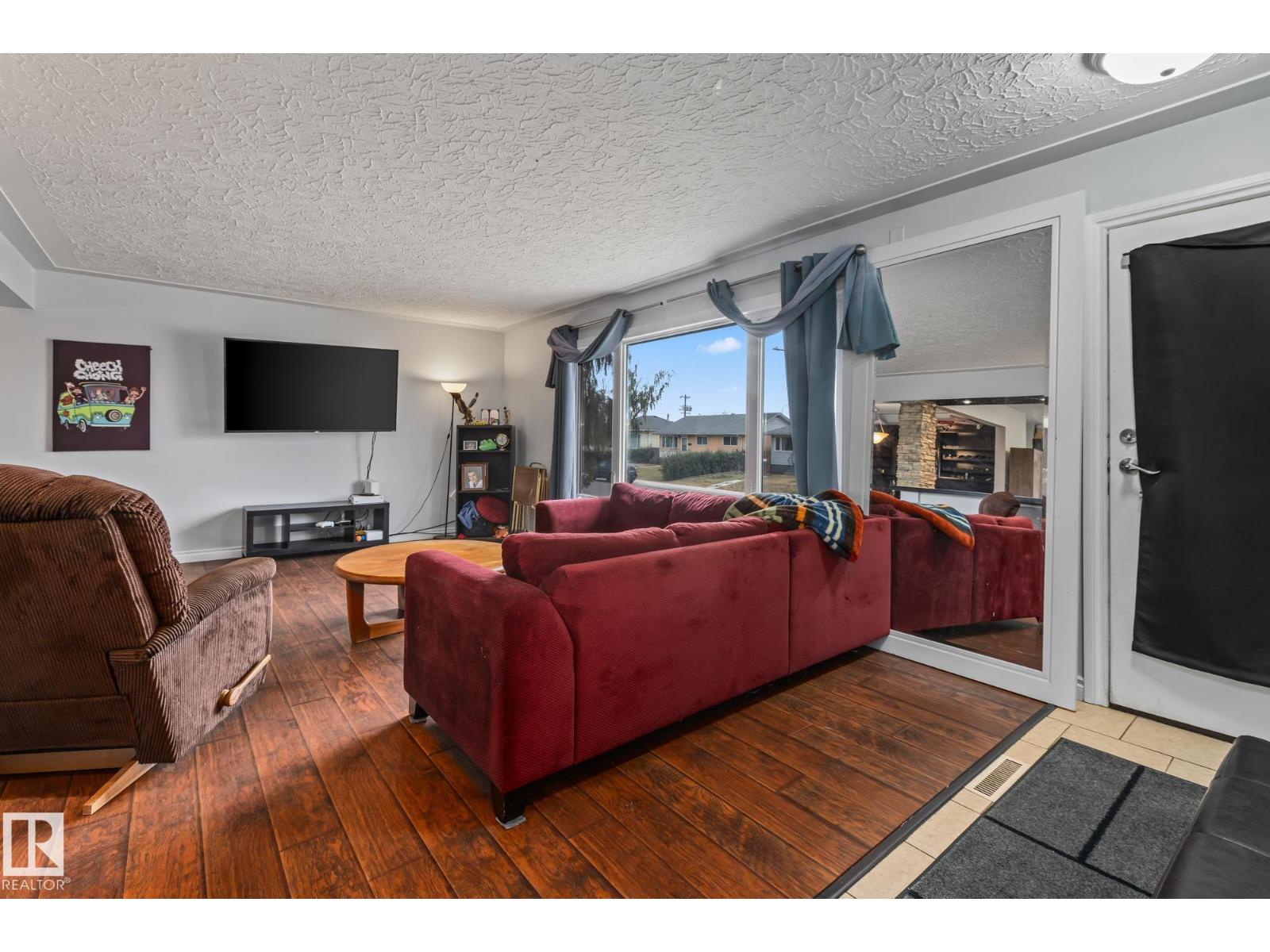 12903/12905 96 ST NW