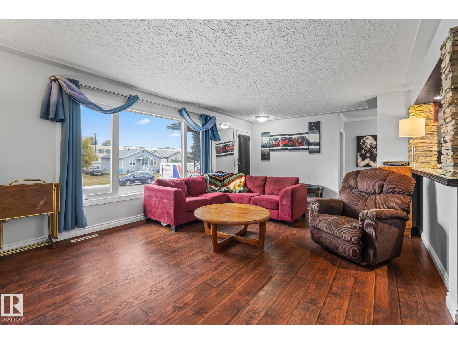 12903/12905 96 ST NW