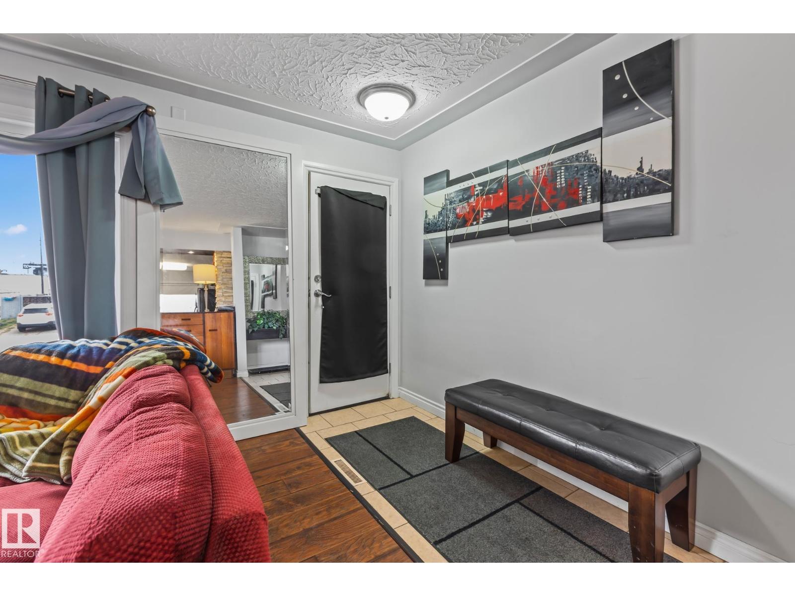 12903/12905 96 ST NW