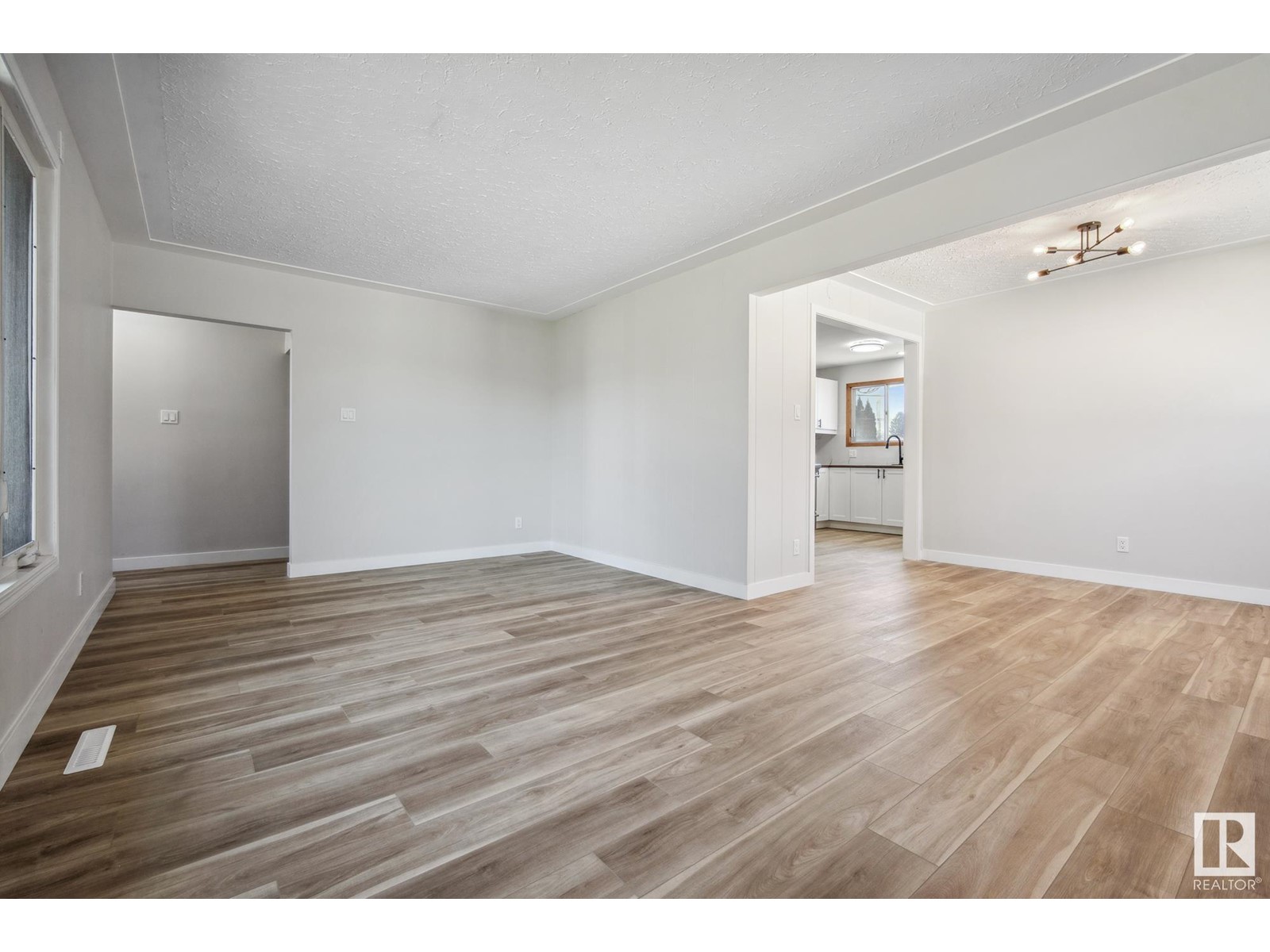 6007 95 AV NW