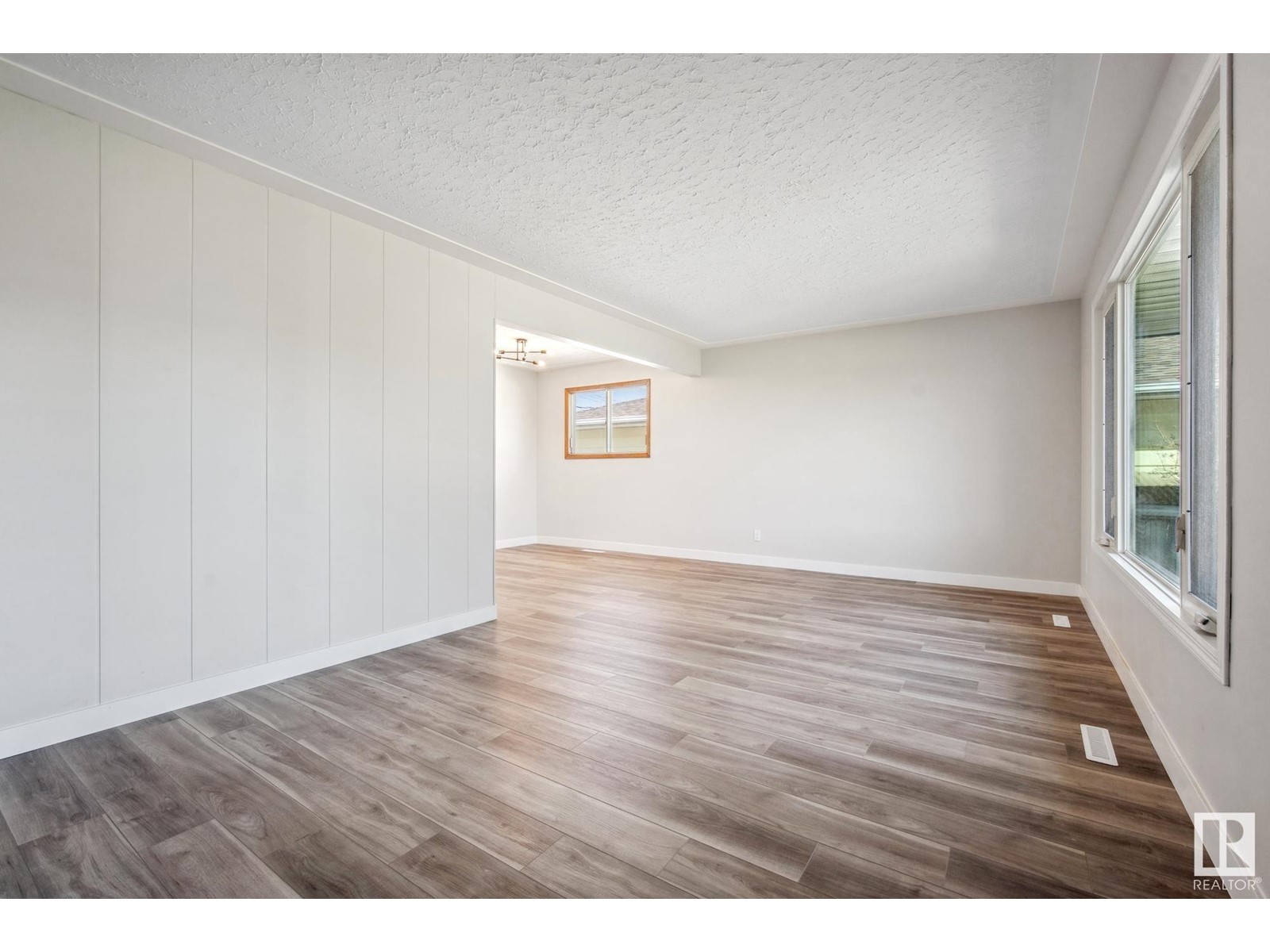 6007 95 AV NW