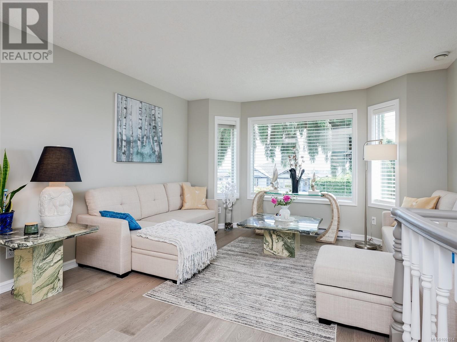 6428 Bella Vista Dr