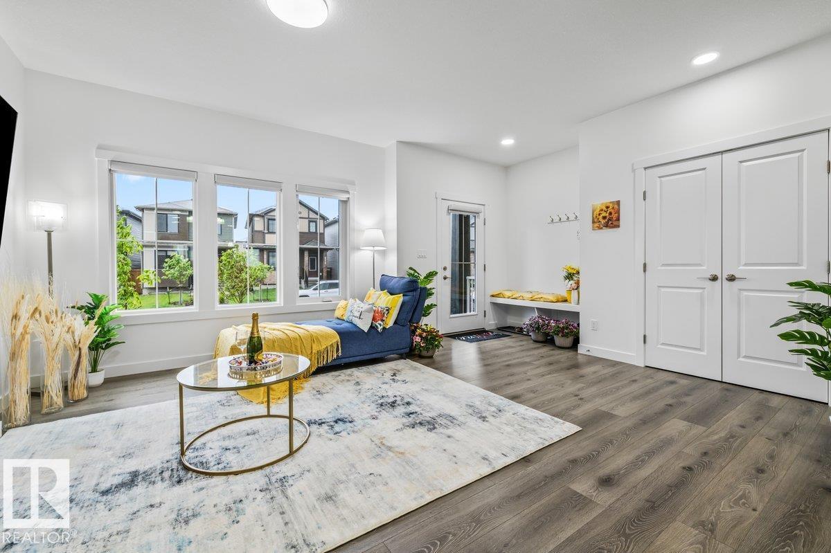 9307 221 ST NW