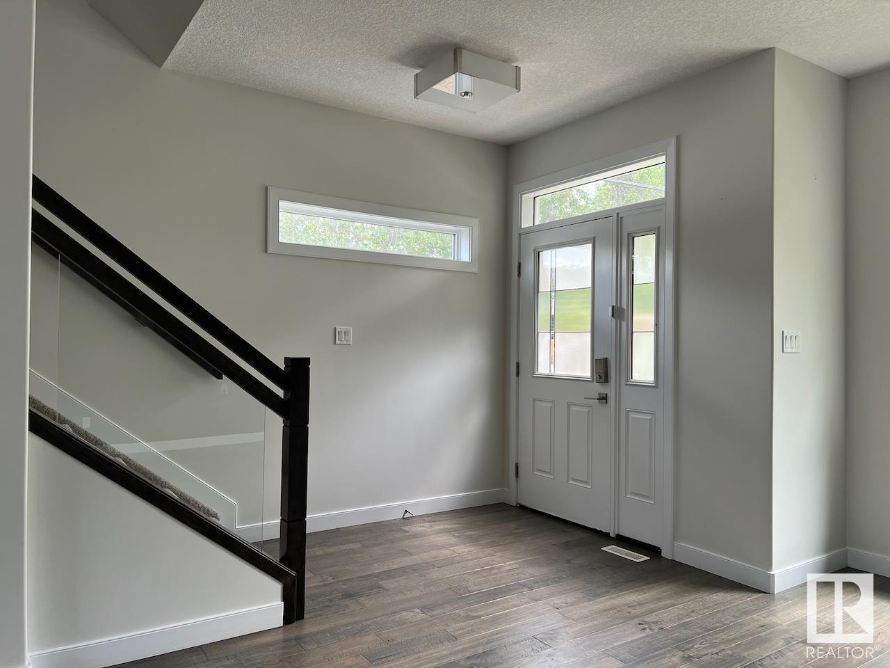 10574 62 AV NW