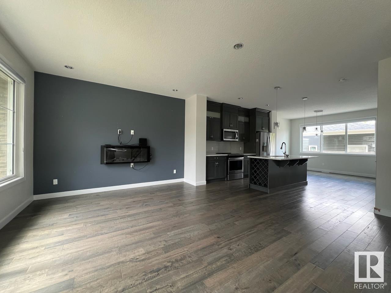 10574 62 AV NW