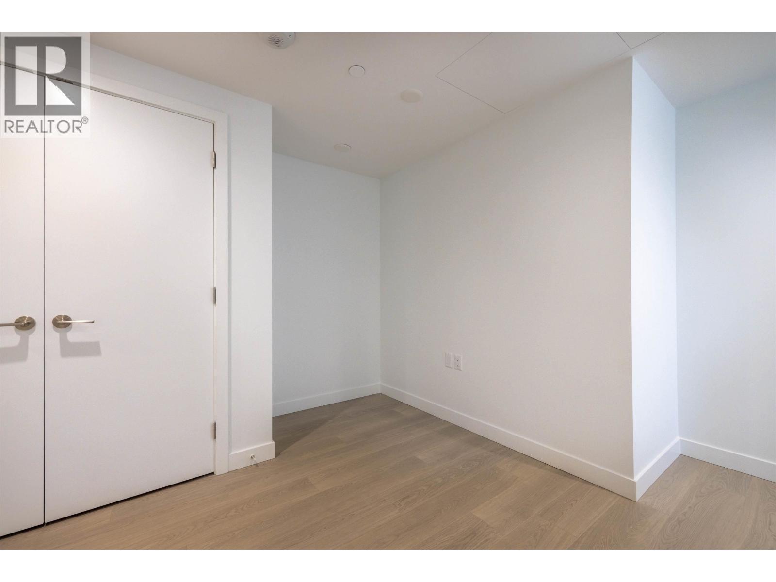 207 6537 TELFORD AVENUE