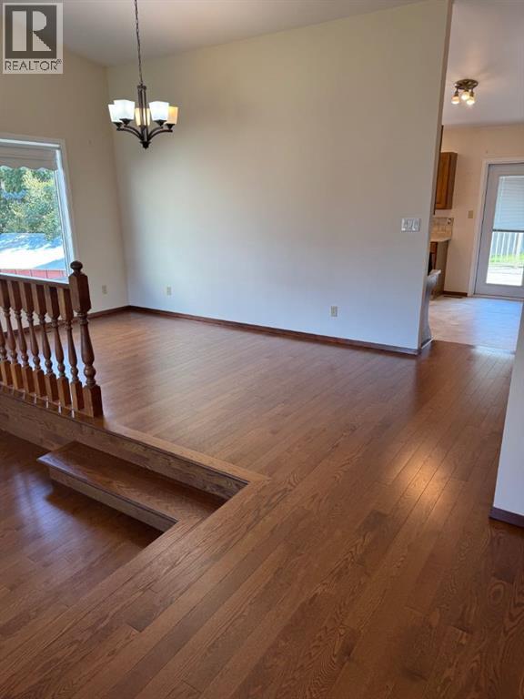 322 Sherwood Place W