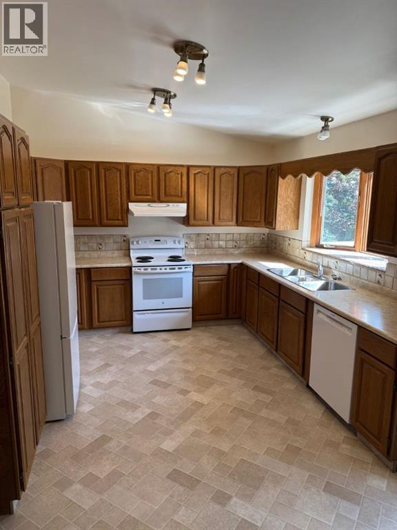 322 Sherwood Place W