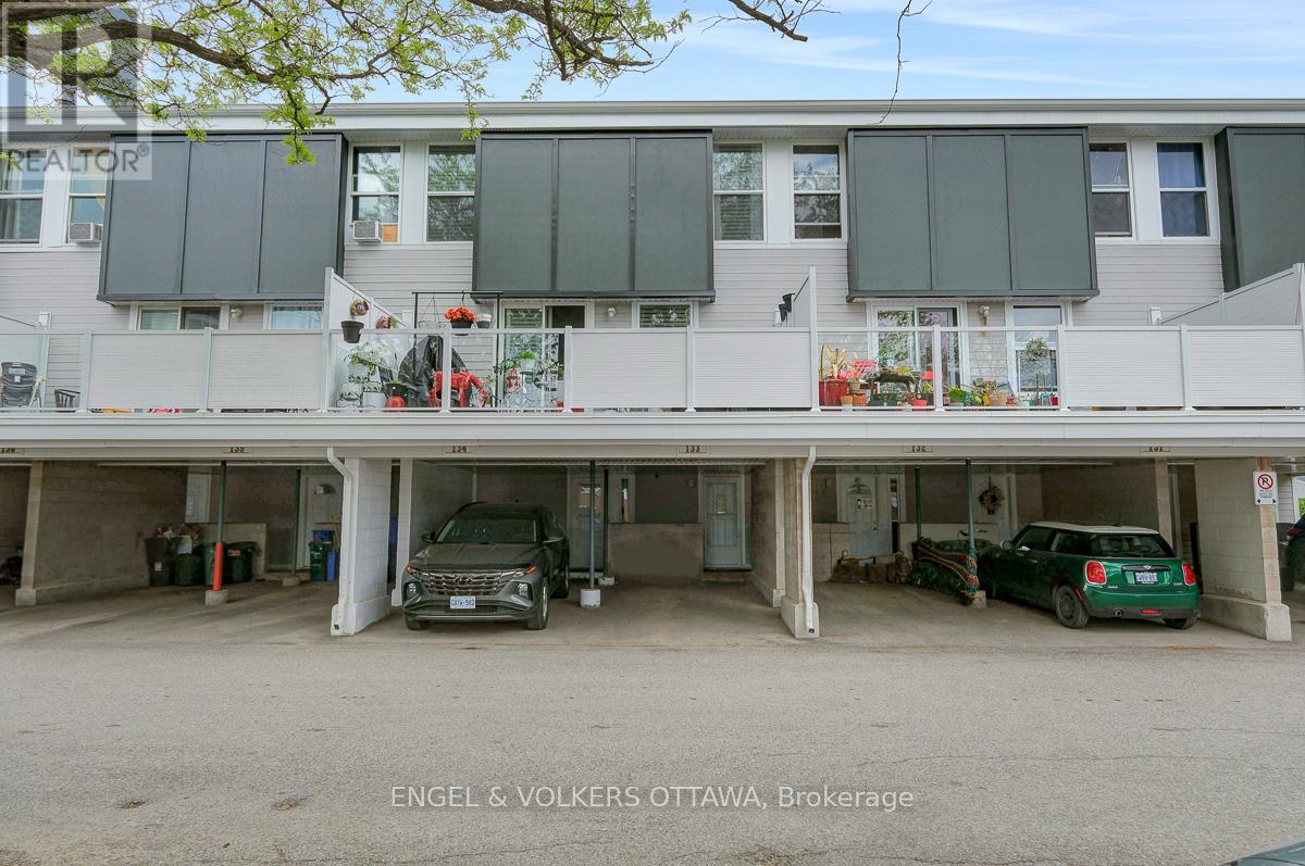Photo 1 of 31 — 133 - 3445 UPLANDS DRIVE Unit 133, Ottawa, ON K1V9N5