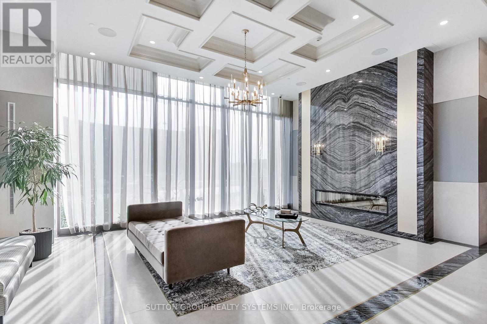 204 - 10 GATINEAU DRIVE