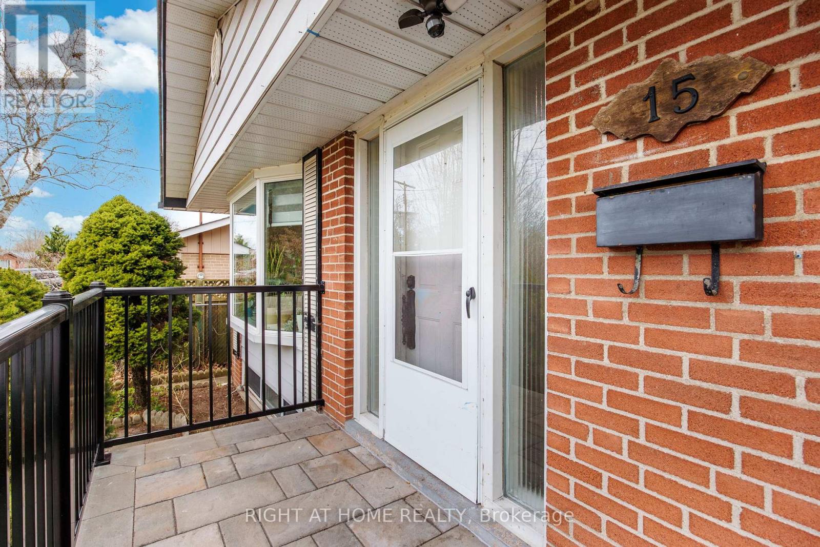 15 DALCOURT DRIVE
