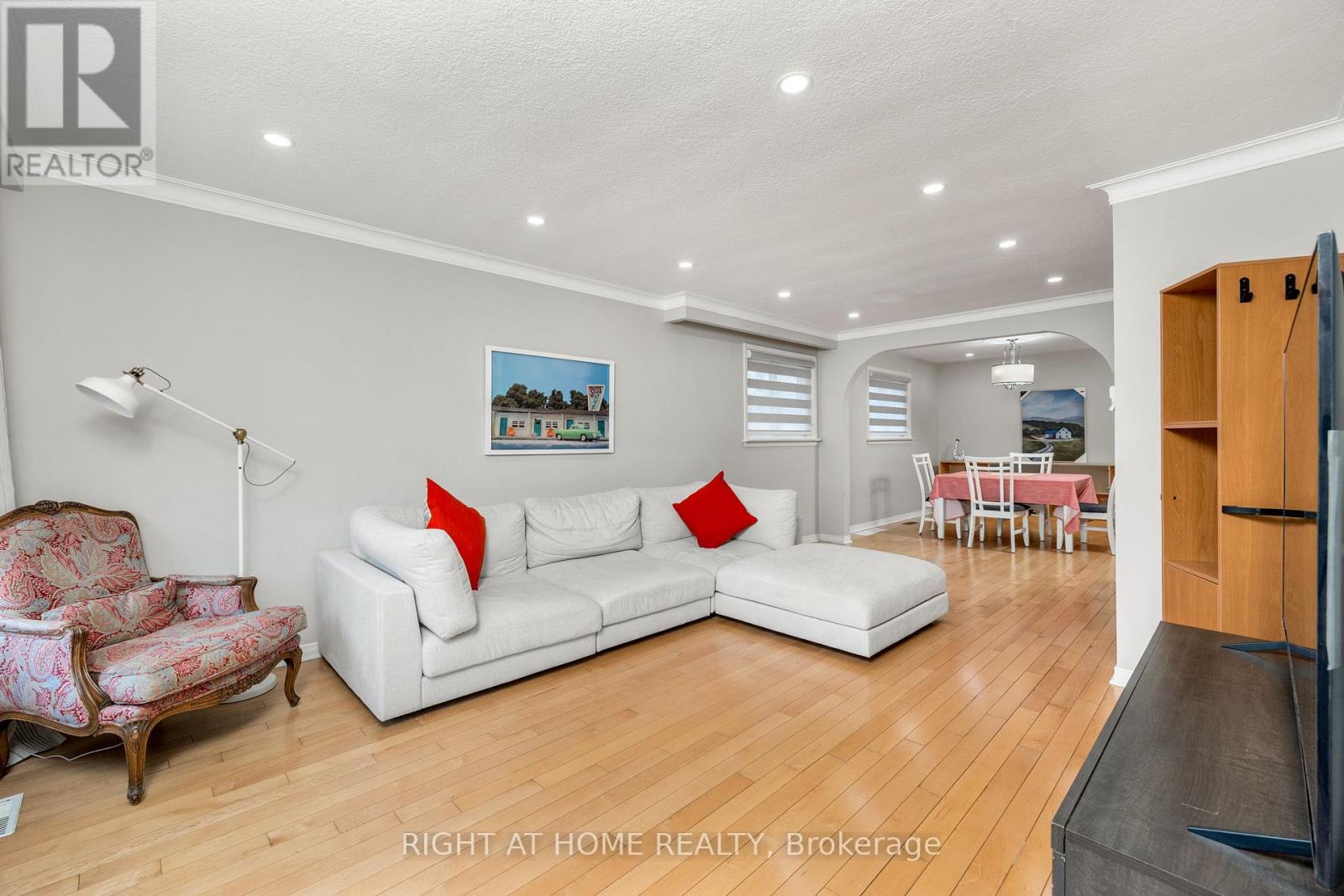 15 DALCOURT DRIVE
