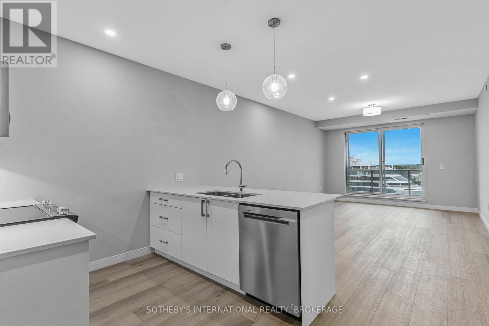 707 - 118 WEST STREET