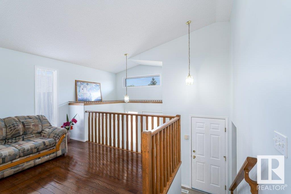 11839 8 AV NW