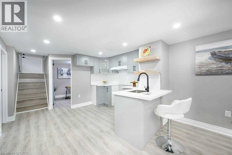 919 BRUCEDALE Avenue E Unit# Lower