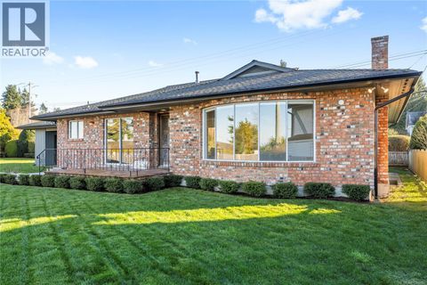 245 Elizabeth Ave Qualicum Beach BC V9K1G8