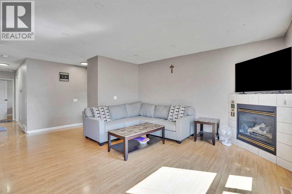 1004 Penrith Crescent SE