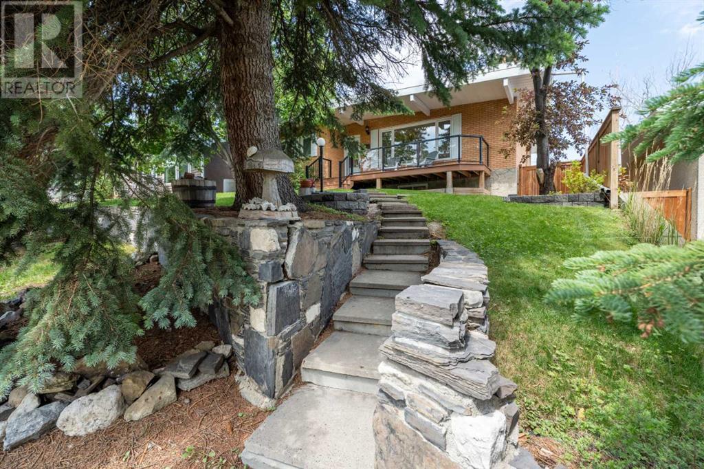 1028 Thorneycroft Drive NW