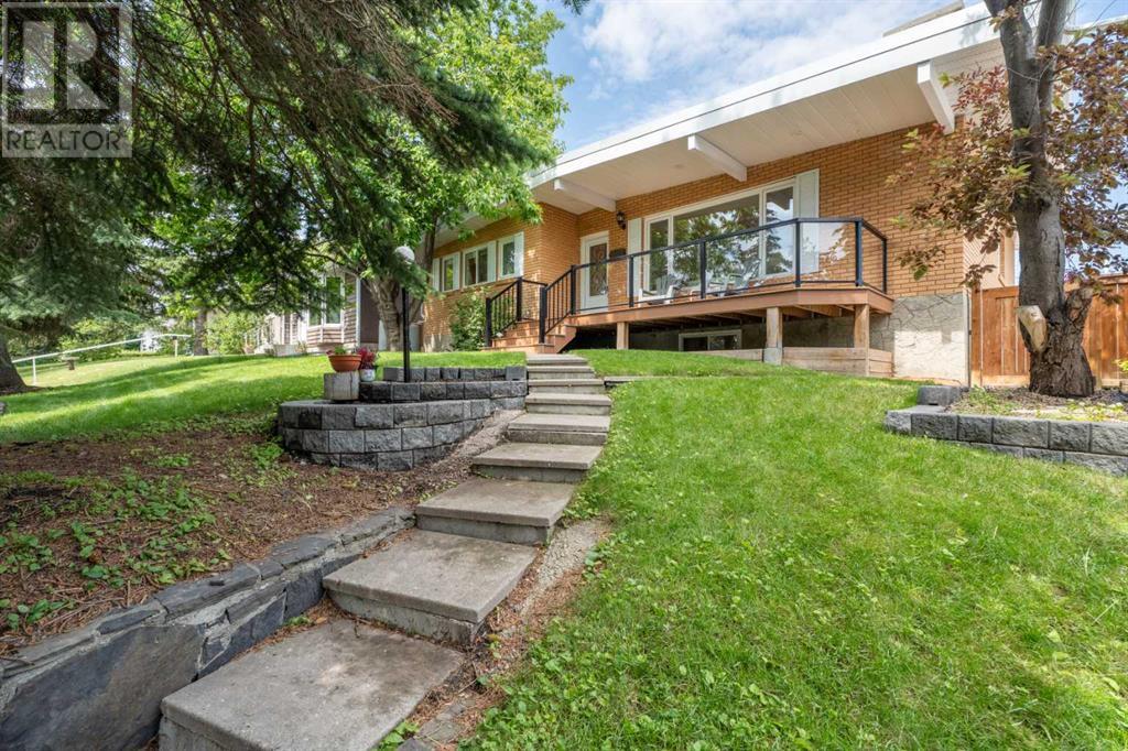 1028 Thorneycroft Drive NW